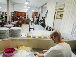 Camping Pas Cher vous présente avec son site Officiel campingpascher.fr, le Camping Rais Gerbi classé 4 étoiles, situé sur la commune de Pollina dans le département Palerme (Sicile) en Italie. Le camping Rais Gerbi, vous présente un hébergement de type bungalow de 25 m² pour 4 personnes avec climatisation. Le camping Rais Gerbi vous propose du vendredi 20 mars au vendredi 27 mars 2026 pour 7 nuits à 415€. Cette location propose 220 dates différentes pour réserver votre séjour. Découvrez également les 4 autres gammes d'hébergements du camping. Les Avis clients pour le Camping Rais Gerbi sont excellents avec une note moyenne de 8 sur 10. MerRivière, Piscine extérieure, Aire de jeux enfants, Canoë-kayak, Court de tennis, Ping-pong, Planche à voile, Plongée, Randonnée, Structure gonflable enfants, Terrain de football, Boulangerie, Bureau de tabac, Pizzeria, Restaurant, Station-service, Supermarché, Épicerie,... En savoir plus : cliquez-ICI.