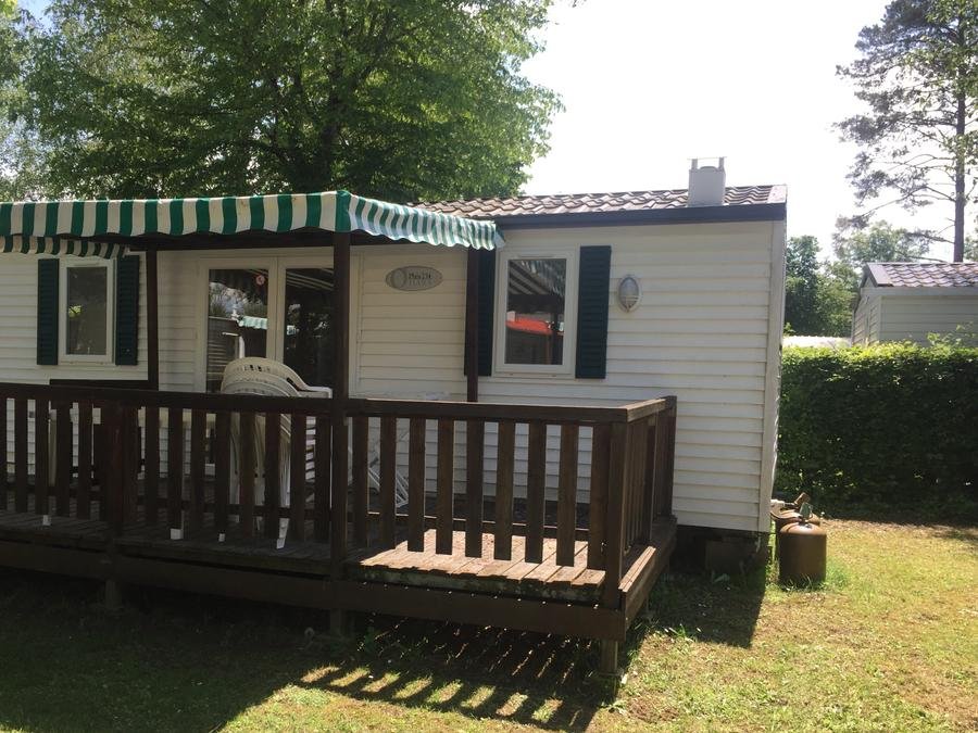 Camping Pas Cher vous présente avec son site Officiel campingpascher.fr, le Camping Des Pêcheurs classé 3 étoiles, situé sur la commune de Pont De Poitte dans le département Jura (Franche Comté) en France. Le camping Des Pêcheurs, vous présente un hébergement de type mobil-home de 30 m² et télévision. Le camping Des Pêcheurs vous propose du vendredi 05 juin au vendredi 12 juin 2026 avec une PROMO de DERNIÈRE MINUTE, en promotion à -28% pour 7 nuits à 350 € au lieu de 487,0 € soit une Économie de 137 €. Cette location propose 68 dates différentes pour réserver votre séjour. Découvrez également les 16 autres gammes d'hébergements du camping. Les Avis clients pour le Camping Des Pêcheurs sont excellents avec une note moyenne de 8 sur 10. LacRivière, Piscine couverte, Piscine extérieure, Aire de jeux enfants, Parcours sportif, Ping-pong, Pétanque, Randonnée, Terrain multisports, Boulangerie, Bureau de tabac, Créperie, Dépôt de pain, Supermarché,... En savoir plus : cliquez-ICI.