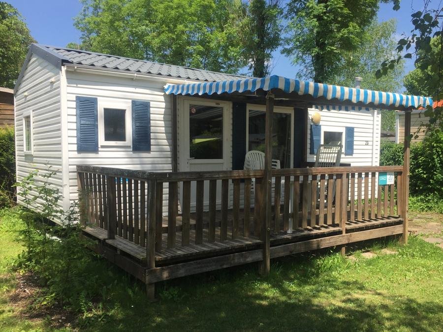 Camping Pas Cher vous présente avec son site Officiel campingpascher.fr, le Camping Des Pêcheurs classé 3 étoiles, situé sur la commune de Pont De Poitte dans le département Jura (Franche Comté) en France. Le camping Des Pêcheurs vous propose un hébergement de type mobil-home de 28 m² (télévision). L'établissement vous propose 16 autres types d'hébergements. Découvrez tous nos séjours à petits prix dans la commune et aux alentours de Pont De Poitte du département : Jura (Franche Comté). Les Avis clients pour le Camping Des Pêcheurs sont excellents avec une note moyenne de 8 sur 10. LacRivière, Piscine couverte, Piscine extérieure, Aire de jeux enfants, Parcours sportif, Ping-pong, Pétanque, Randonnée, Terrain multisports, Boulangerie, Bureau de tabac, Créperie, Dépôt de pain, Supermarché,... En savoir plus : cliquez-ICI.