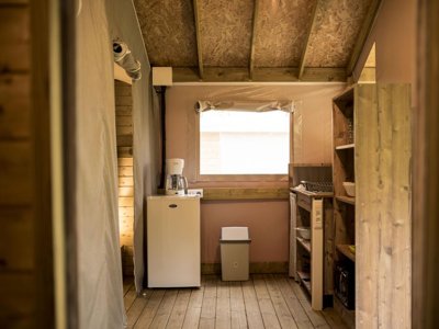 Cliquez pour découvrir toutes les photos de l'HÉBERGEMENT ! tente en toile et bois - Des Pêcheurs photo 3