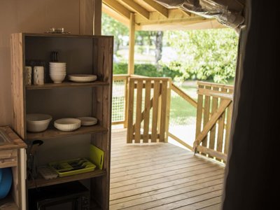 Cliquez pour découvrir toutes les photos de l'HÉBERGEMENT ! tente en toile et bois - Des Pêcheurs photo 4