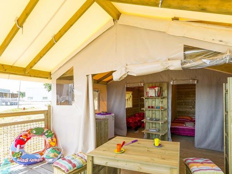 Cliquez pour découvrir toutes les photos de l'HÉBERGEMENT ! tente toile et bois - établissement Eleovic photo 2