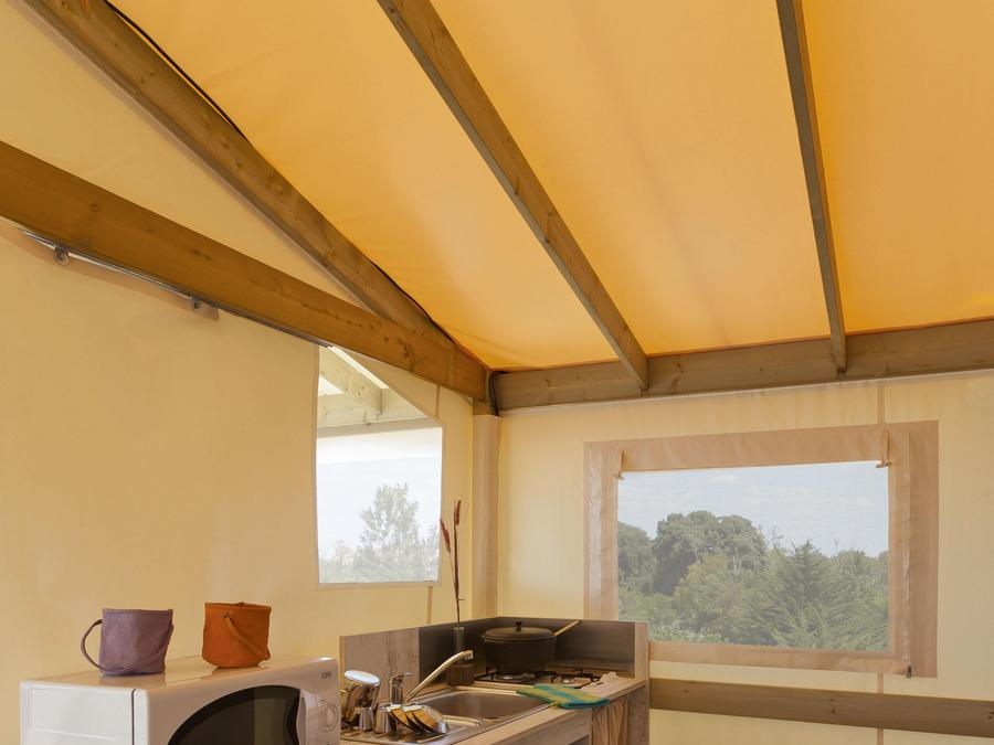 Cliquez pour découvrir toutes les photos de l'HÉBERGEMENT ! tente toile et bois - établissement Eleovic photo 3