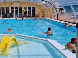 Camping Pas Cher vous présente avec son site Officiel campingpascher.fr, le Camping Eleovic classé 4 étoiles, situé sur la commune de Prefailles dans le département Loire-atlantique (Pays De La Loire) en France. Le camping Eleovic vous propose un hébergement de type mobil-home de 33 m² pour 5 personnes avec climatisation (télévision). L'établissement vous propose 8 autres types d'hébergements. Découvrez tous nos séjours à petits prix dans la commune et aux alentours de Prefailles du département : Loire-atlantique (Pays De La Loire). Les Avis clients pour le Camping Eleovic sont excellents avec une note moyenne de 8 sur 10. Mer, Piscine chauffée, Piscine couverte, Animations familiales, Club enfants, Aire de jeux enfants, Baby-foot, Centre équestre, Court de tennis, Cyclisme, Golf, Ping-pong, Pétanque, Randonnée, Surf, Terrain multisports, Bar, Dépôt de pain, Plats à emporter, Snack/Bar, Supermarché, Épicerie,... En savoir plus : cliquez-ICI.