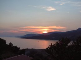 Camping Pas Cher vous présente avec son site Officiel campingpascher.fr, le Camping Tikiti classé 3 étoiles, situé sur la commune de Propriano dans le département Corse Du Sud (Corse) en France. Le camping Tikiti, vous présente un hébergement de type chalet de 24 m² pour 2 personnes. Le camping Tikiti vous propose du jeudi 30 avril au jeudi 07 mai 2026, en promotion à -7% pour 7 nuits à 309 € au lieu de 332,5 € soit une Économie de 23,50 €. Cette location propose 144 dates différentes pour réserver votre séjour. Découvrez également les 3 autres gammes d'hébergements du camping. Les Avis clients pour le Camping Tikiti sont excellents avec une note moyenne de 8 sur 10. Piscine extérieure, Aire de jeux enfants, Baby-foot, Parcours sportif, Dépôt de pain, Snack/Bar, Épicerie,... En savoir plus : cliquez-ICI.