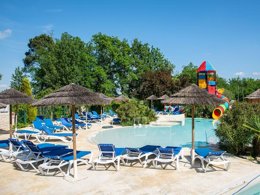 Camping Pas Cher vous présente avec son site Officiel campingpascher.fr, le Camping Village Club L'Evasion classé 4 étoiles, situé sur la commune de Puy L'eveque dans le département Lot (Midi Pyrénées) en France. Le camping Village Club L'Evasion vous propose un hébergement de type mobil-home de 43 m². L'établissement vous propose 14 autres types d'hébergements. Découvrez tous nos séjours à petits prix dans la commune et aux alentours de Puy L'eveque du département : Lot (Midi Pyrénées). Les Avis clients pour le Camping Village Club L'Evasion sont excellents avec une note moyenne de 8 sur 10. Piscine chauffée, Piscine extérieure, Animations familiales, Club enfants, Aire de jeux enfants, Court de tennis, Cyclisme, Ping-pong, Pétanque, Randonnée, Terrain multisports, Bar, Dépôt de pain, Pizzeria, Plats à emporter, Restaurant, Épicerie,... En savoir plus : cliquez-ICI.