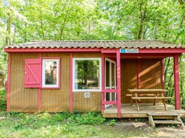 Camping Pas Cher vous présente avec son site Officiel campingpascher.fr, le Camping Village Club L'Evasion classé 4 étoiles, situé sur la commune de Puy L'eveque dans le département Lot (Midi Pyrénées) en France. Le camping Village Club L'Evasion, vous présente un hébergement de type chalet de 32 m². Le camping Village Club L'Evasion vous propose du jeudi 30 avril au jeudi 07 mai 2026 pour 7 nuits à 290€. Cette location propose 67 dates différentes pour réserver votre séjour. Découvrez également les 13 autres gammes d'hébergements du camping. Les Avis clients pour le Camping Village Club L'Evasion sont excellents avec une note moyenne de 8 sur 10. Piscine chauffée, Piscine extérieure, Animations familiales, Club enfants, Aire de jeux enfants, Court de tennis, Cyclisme, Ping-pong, Pétanque, Randonnée, Terrain multisports, Bar, Dépôt de pain, Pizzeria, Plats à emporter, Restaurant, Épicerie,... En savoir plus : cliquez-ICI.