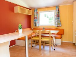 Camping Pas Cher vous présente avec son site Officiel campingpascher.fr, le Camping Village Club L'Evasion classé 4 étoiles, situé sur la commune de Puy L'eveque dans le département Lot (Midi Pyrénées) en France. Le camping Village Club L'Evasion, vous présente un hébergement de type chalet de 52 m² pour 1 personne. Le camping Village Club L'Evasion vous propose du jeudi 30 avril au jeudi 07 mai 2026 pour 7 nuits à 320€. Cette location propose 67 dates différentes pour réserver votre séjour. Découvrez également les 13 autres gammes d'hébergements du camping. Les Avis clients pour le Camping Village Club L'Evasion sont excellents avec une note moyenne de 8 sur 10. Piscine chauffée, Piscine extérieure, Animations familiales, Club enfants, Aire de jeux enfants, Court de tennis, Cyclisme, Ping-pong, Pétanque, Randonnée, Terrain multisports, Bar, Dépôt de pain, Pizzeria, Plats à emporter, Restaurant, Épicerie,... En savoir plus : cliquez-ICI.