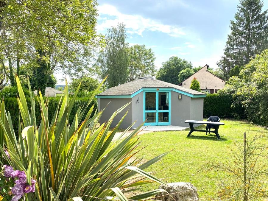 Camping Pas Cher vous présente avec son site Officiel campingpascher.fr, le Camping La Sole classé 4 étoiles, situé sur la commune de Puybrun dans le département Lot (Midi Pyrénées) en France. Le camping La Sole vous propose un hébergement de type maison de campagne de 30 m² pour 5 personnes avec climatisation (télévision). Cet hébergement propose plus de 21 dates différentes pour réserver ! Pour dévouvrir la période la moins chère, consultez la rubrique 'Tarifs' et sélectionnez votre mois de départ. L'établissement vous propose 11 autres types d'hébergements. Découvrez tous nos séjours à petits prix dans la commune et aux alentours de Puybrun du département : Lot (Midi Pyrénées). Les Avis clients pour le Camping La Sole sont excellents avec une note moyenne de 8 sur 10. Parc aquatique, Piscine chauffée, Piscine couverte, Animation ados, Animations familiales, Aire de jeux enfants, Baby-foot, Canoë-kayak, Centre équestre, Court de tennis, Golf, Ping-pong, Piscine, Pétanque, Salle de jeux vidéo, Structure gonflable enfants, Terrain multisports, Trampoline, Bar, Snack/Bar, Supermarché, Épicerie,... En savoir plus : cliquez-ICI.
