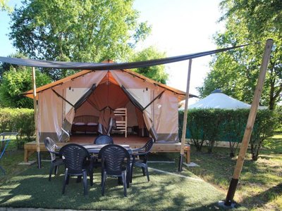 Cliquez pour découvrir toutes les photos de l'HÉBERGEMENT ! tente en toile et bois - La Sole photo 2