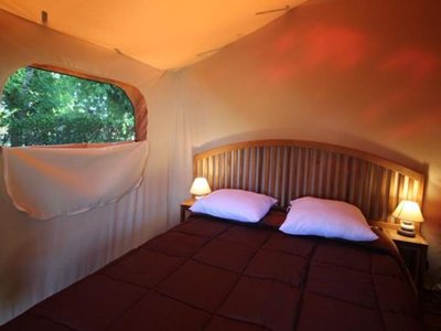 Cliquez pour découvrir toutes les photos de l'HÉBERGEMENT ! tente en toile et bois - La Sole photo 5