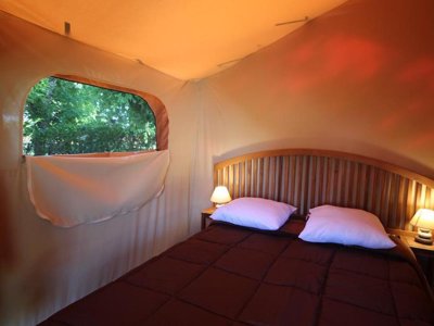 Cliquez pour découvrir toutes les photos de l'HÉBERGEMENT ! tente en toile et bois - La Sole photo 4