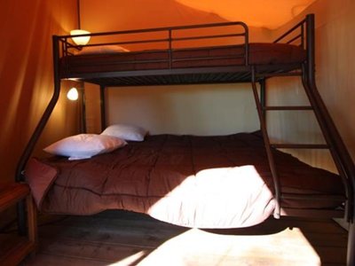 Cliquez pour découvrir toutes les photos de l'HÉBERGEMENT ! tente en toile et bois - La Sole photo 5
