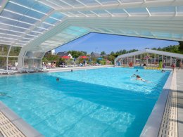 Camping Pas Cher vous présente avec son site Officiel campingpascher.fr, le Camping Flower Le Bois D'Amour classé 4 étoiles, situé sur la commune de Quiberon dans le département Morbihan (Bretagne) en France. Le camping Flower Le Bois D'Amour, vous présente un hébergement de type mobil-home de 29 m² avec climatisation et télévision. Le camping Flower Le Bois D'Amour vous propose du sam. 03 octobre au sam. 10 octobre 2026, en promotion à -18% pour 7 nuits à 437,50 € au lieu de 537,0 € soit une Économie de 99,50 €. Cette location propose 48 dates différentes pour réserver votre séjour. Découvrez également les 12 autres gammes d'hébergements du camping. Les Avis clients pour le Camping Flower Le Bois D'Amour sont de 7 sur 10. Piscine chauffée, Piscine couverte, Animations familiales, Club enfants, Aire de jeux enfants, Canoë-kayak, Centre équestre, Cyclisme, Golf, Paddle, Parcours sportif, Ping-pong, Pétanque, Randonnée, Salle de jeux vidéo, Structure gonflable enfants, Terrain de beach-volley, Voile, Bar, Créperie, Dépôt de pain, Pizzeria, Plats à emporter, Snack/Bar, Épicerie,... En savoir plus : cliquez-ICI.