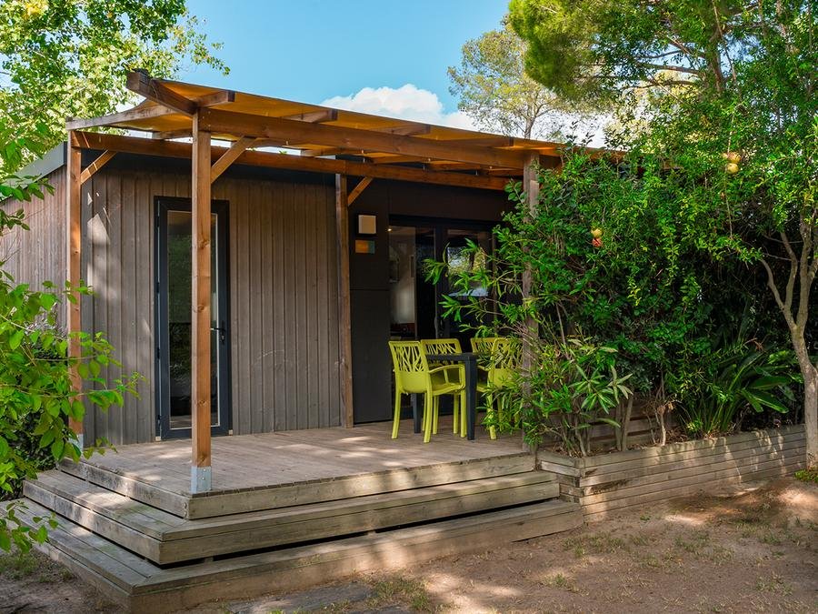 Camping Pas Cher vous présente avec son site Officiel campingpascher.fr, le Camping SUNELIA Les Sablons classé 5 étoiles, situé sur la commune de Portiragnes Plage dans le département Hérault (Languedoc Roussillon) en France. Le camping SUNELIA Les Sablons vous propose un hébergement de type mobil-home de 40 m² pour 6 personnes avec climatisation. L'établissement vous propose 28 autres types d'hébergements. Découvrez tous nos séjours à petits prix dans la commune et aux alentours de Portiragnes Plage du département : Hérault (Languedoc Roussillon). Les Avis clients pour le Camping SUNELIA Les Sablons sont excellents avec une note moyenne de 8 sur 10. Mer, Parc aquatique, Piscine couverte, Piscine extérieure, Animations familiales, Club ados, Club enfants, Aire de jeux enfants, Canoë-kayak, Centre équestre, Court de tennis, Jet-ski, Location de bateaux, Pétanque, Randonnée, Salle de fitness, Skatepark, Terrain de basketball, Terrain de football, Terrain de volley-ball, Tir à l’arc, Bar, Boulangerie, Dépôt de pain, Restaurant, Snack/Bar, Épicerie,... En savoir plus : cliquez-ICI.