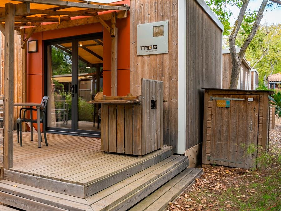 Camping Pas Cher vous présente avec son site Officiel campingpascher.fr, le Camping SUNELIA Les Sablons classé 5 étoiles, situé sur la commune de Portiragnes Plage dans le département Hérault (Languedoc Roussillon) en France. Le camping SUNELIA Les Sablons vous propose un hébergement de type mobil-home pour 2 personnes. L'établissement vous propose 29 autres types d'hébergements. Découvrez tous nos séjours à petits prix dans la commune et aux alentours de Portiragnes Plage du département : Hérault (Languedoc Roussillon). Les Avis clients pour le Camping SUNELIA Les Sablons sont excellents avec une note moyenne de 8 sur 10. Mer, Parc aquatique, Piscine couverte, Piscine extérieure, Animations familiales, Club ados, Club enfants, Aire de jeux enfants, Canoë-kayak, Centre équestre, Court de tennis, Jet-ski, Location de bateaux, Pétanque, Randonnée, Salle de fitness, Skatepark, Terrain de basketball, Terrain de football, Terrain de volley-ball, Tir à l’arc, Bar, Boulangerie, Dépôt de pain, Restaurant, Snack/Bar, Épicerie,... En savoir plus : cliquez-ICI.