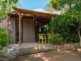 Camping Pas Cher vous présente avec son site Officiel campingpascher.fr, le Camping SUNELIA Les Sablons classé 5 étoiles, situé sur la commune de Portiragnes Plage dans le département Hérault (Languedoc Roussillon) en France. Le camping SUNELIA Les Sablons, vous présente un hébergement de type mobil-home de 35 m² pour 2 personnes avec climatisation et télévision. Le camping SUNELIA Les Sablons vous propose du vendredi 27 mars au vendredi 03 avril 2026 pour 7 nuits à 665€. Cette location propose 113 dates différentes pour réserver votre séjour. Découvrez également les 28 autres gammes d'hébergements du camping. Les Avis clients pour le Camping SUNELIA Les Sablons sont excellents avec une note moyenne de 8 sur 10. Mer, Parc aquatique, Piscine couverte, Piscine extérieure, Animations familiales, Club ados, Club enfants, Aire de jeux enfants, Canoë-kayak, Centre équestre, Court de tennis, Jet-ski, Location de bateaux, Pétanque, Randonnée, Salle de fitness, Skatepark, Terrain de basketball, Terrain de football, Terrain de volley-ball, Tir à l’arc, Bar, Boulangerie, Dépôt de pain, Restaurant, Snack/Bar, Épicerie,... En savoir plus : cliquez-ICI.