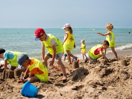 Camping Pas Cher vous présente avec son site Officiel campingpascher.fr, le Camping SUNELIA Les Sablons classé 5 étoiles, situé sur la commune de Portiragnes Plage dans le département Hérault (Languedoc Roussillon) en France. Le camping SUNELIA Les Sablons vous propose un hébergement de type mobil-home de 40 m² pour 6 personnes avec climatisation. L'établissement vous propose 28 autres types d'hébergements. Découvrez tous nos séjours à petits prix dans la commune et aux alentours de Portiragnes Plage du département : Hérault (Languedoc Roussillon). Les Avis clients pour le Camping SUNELIA Les Sablons sont excellents avec une note moyenne de 8 sur 10. Mer, Parc aquatique, Piscine couverte, Piscine extérieure, Animations familiales, Club ados, Club enfants, Aire de jeux enfants, Canoë-kayak, Centre équestre, Court de tennis, Jet-ski, Location de bateaux, Pétanque, Randonnée, Salle de fitness, Skatepark, Terrain de basketball, Terrain de football, Terrain de volley-ball, Tir à l’arc, Bar, Boulangerie, Dépôt de pain, Restaurant, Snack/Bar, Épicerie,... En savoir plus : cliquez-ICI.