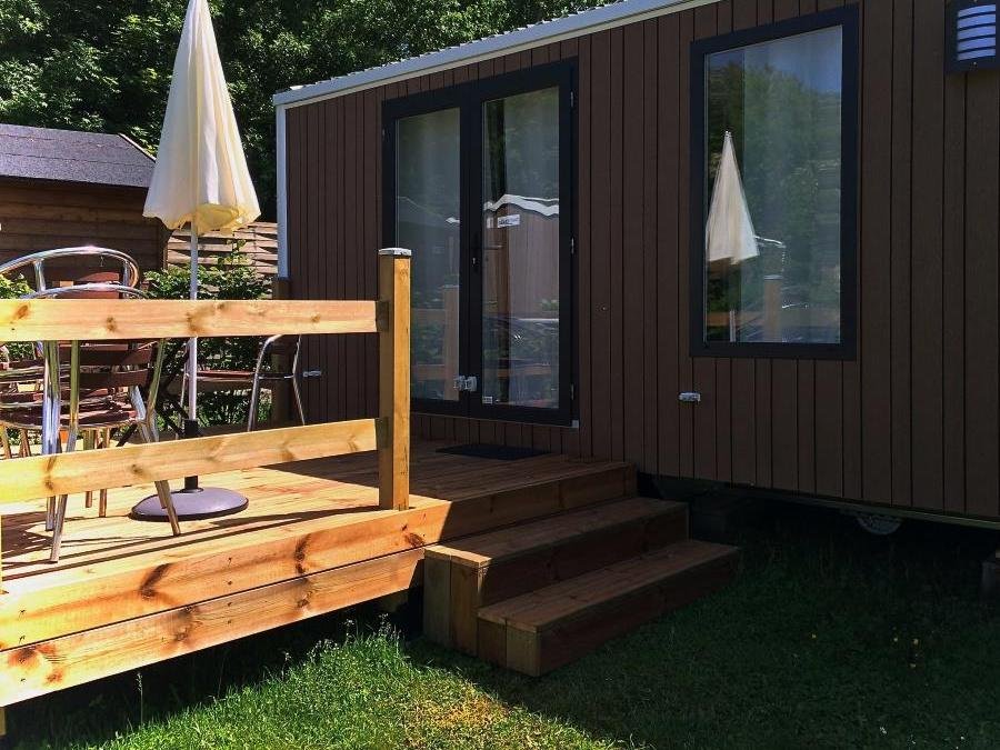 Camping Pas Cher vous présente avec son site Officiel campingpascher.fr, le Camping Vert Auxois classé 3 étoiles, situé sur la commune de Pouilly En Auxois dans le département Côte-d'or (Bourgogne) en France. Le camping Vert Auxois vous propose un hébergement de type mobil-home de 32 m² (télévision). L'établissement vous propose 6 autres types d'hébergements. Découvrez tous nos séjours à petits prix dans la commune et aux alentours de Pouilly En Auxois du département : Côte-d'or (Bourgogne). Les Avis clients pour le Camping Vert Auxois sont excellents avec une note moyenne de 8 sur 10. LacRivière, Piscine extérieure, Aire de jeux enfants, Canoë-kayak, Centre équestre, Golf, Paddle, Ping-pong, Pédalo, Pétanque, Randonnée, Terrain de badminton, Terrain multisports, Voile, Bar, Boulangerie, Brasserie, Bureau de tabac, Dépôt de pain, Plats à emporter, Restaurant, Station-service, Supermarché, Épicerie,... En savoir plus : cliquez-ICI.