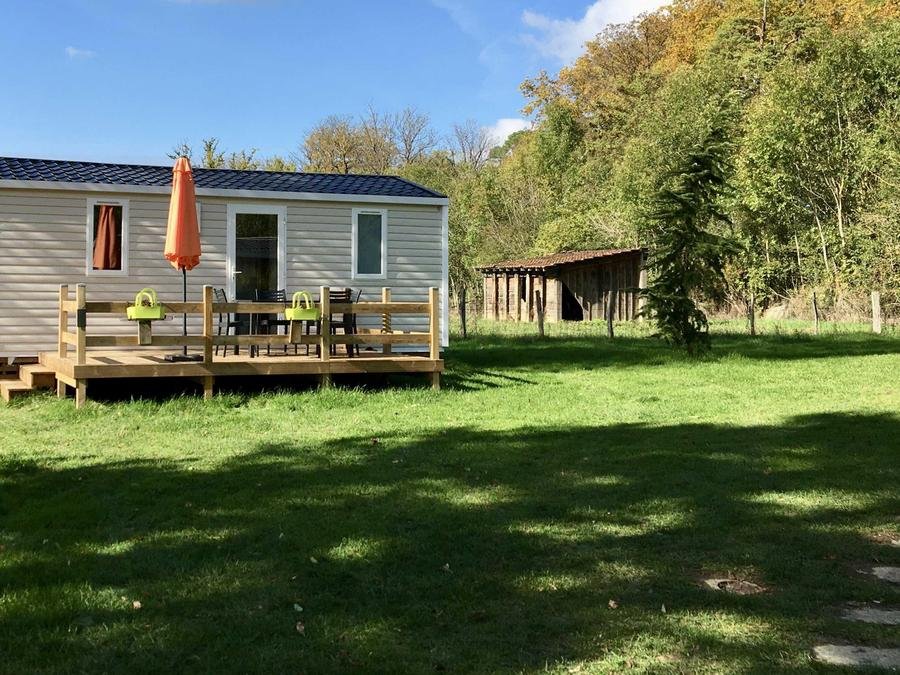 Camping Pas Cher vous présente avec son site Officiel campingpascher.fr, le Camping Vert Auxois classé 3 étoiles, situé sur la commune de Pouilly En Auxois dans le département Côte-d'or (Bourgogne) en France. Le camping Vert Auxois vous propose un hébergement de type mobil-home de 30 m² (télévision). L'établissement vous propose 6 autres types d'hébergements. Découvrez tous nos séjours à petits prix dans la commune et aux alentours de Pouilly En Auxois du département : Côte-d'or (Bourgogne). Les Avis clients pour le Camping Vert Auxois sont excellents avec une note moyenne de 8 sur 10. LacRivière, Piscine extérieure, Aire de jeux enfants, Canoë-kayak, Centre équestre, Golf, Paddle, Ping-pong, Pédalo, Pétanque, Randonnée, Terrain de badminton, Terrain multisports, Voile, Bar, Boulangerie, Brasserie, Bureau de tabac, Dépôt de pain, Plats à emporter, Restaurant, Station-service, Supermarché, Épicerie,... En savoir plus : cliquez-ICI.