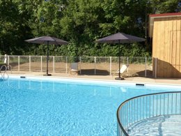 Camping Pas Cher vous présente avec son site Officiel campingpascher.fr, le Camping Vert Auxois classé 3 étoiles, situé sur la commune de Pouilly En Auxois dans le département Côte-d'or (Bourgogne) en France. Le camping Vert Auxois vous propose un hébergement de type mobil-home de 30 m² (télévision). L'établissement vous propose 6 autres types d'hébergements. Découvrez tous nos séjours à petits prix dans la commune et aux alentours de Pouilly En Auxois du département : Côte-d'or (Bourgogne). Les Avis clients pour le Camping Vert Auxois sont excellents avec une note moyenne de 8 sur 10. LacRivière, Piscine extérieure, Aire de jeux enfants, Canoë-kayak, Centre équestre, Golf, Paddle, Ping-pong, Pédalo, Pétanque, Randonnée, Terrain de badminton, Terrain multisports, Voile, Bar, Boulangerie, Brasserie, Bureau de tabac, Dépôt de pain, Plats à emporter, Restaurant, Station-service, Supermarché, Épicerie,... En savoir plus : cliquez-ICI.