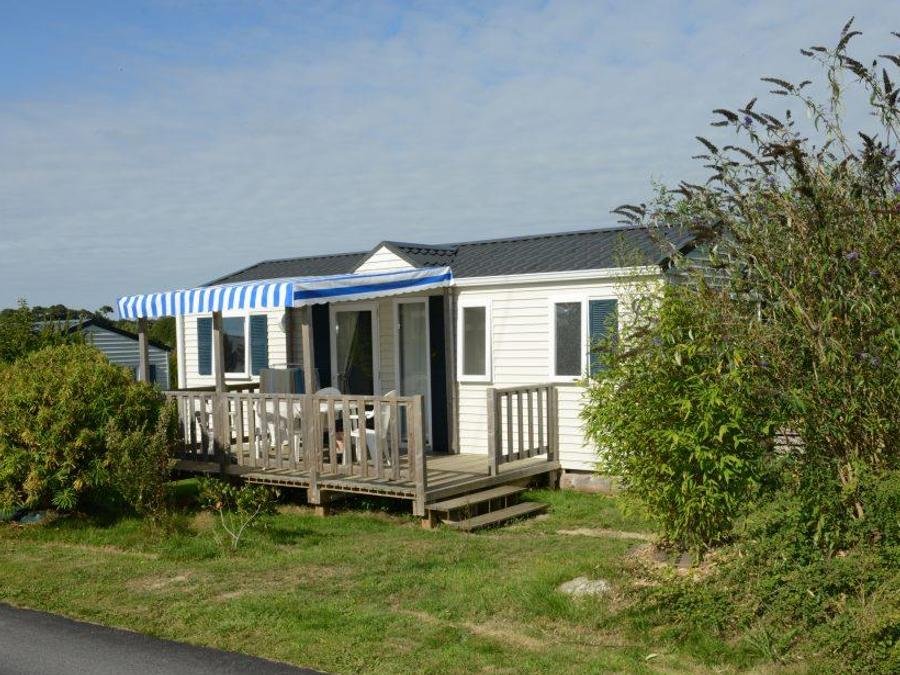Camping Pas Cher vous présente avec son site Officiel campingpascher.fr, le Camping Les Peupliers classé 3 étoiles, situé sur la commune de Pouldreuzic dans le département Finistère (Bretagne) en France. Le camping Les Peupliers, vous présente un hébergement de type mobil-home de 30 m² et télévision. Le camping Les Peupliers vous propose du mardi 09 juin au mardi 16 juin 2026 avec un DÉPART DEMAIN pour 7 nuits à 428€. Cette location propose 69 dates différentes pour réserver votre séjour. Découvrez également les 11 autres gammes d'hébergements du camping. Les Avis clients pour le Camping Les Peupliers sont excellents avec une note moyenne de 8 sur 10. Piscine extérieure, Aire de jeux enfants, Baby-foot, Canoë-kayak, Centre équestre, Court de tennis, Golf, Location de bateaux, Paddle, Ping-pong, Piscine, Planche à voile, Pétanque, Salle de fitness, Salle de jeux vidéo, Surf, Voile, kiteSurf, Bar, Dépôt de pain, Snack/Bar, Épicerie,... En savoir plus : cliquez-ICI.