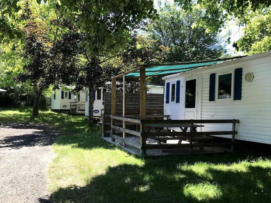 Camping Pas Cher vous présente avec son site Officiel campingpascher.fr, le Camping La Bernede classé 3 étoiles, situé sur la commune de Rennes Les Bains dans le département Aude (Languedoc Roussillon) en France. Le camping La Bernede, vous présente un hébergement de type mobil-home de 25 m². Le camping La Bernede vous propose du sam. 26 septembre au sam. 03 octobre 2026 pour 7 nuits à 430.8€. Cette location propose 125 dates différentes pour réserver votre séjour. Découvrez également les 3 autres gammes d'hébergements du camping. Les Avis clients pour le Camping La Bernede sont de 7 sur 10. Piscine chauffée, Piscine extérieure, Aire de jeux enfants, Canoë-kayak, Centre équestre, Ping-pong, Pétanque, Randonnée, Bar, Dépôt de pain, Supermarché,... En savoir plus : cliquez-ICI.