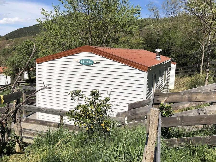 Camping Pas Cher vous présente avec son site Officiel campingpascher.fr, le Camping La Bernede classé 3 étoiles, situé sur la commune de Rennes Les Bains dans le département Aude (Languedoc Roussillon) en France. Le camping La Bernede, vous présente un hébergement de type mobil-home de 31 m². Le camping La Bernede vous propose du lundi 28 septembre au lundi 05 octobre 2026 pour 7 nuits à 575€. Cette location propose 143 dates différentes pour réserver votre séjour. Découvrez également les 3 autres gammes d'hébergements du camping. Les Avis clients pour le Camping La Bernede sont de 7 sur 10. Piscine chauffée, Piscine extérieure, Aire de jeux enfants, Canoë-kayak, Centre équestre, Ping-pong, Pétanque, Randonnée, Bar, Dépôt de pain, Supermarché,... En savoir plus : cliquez-ICI.