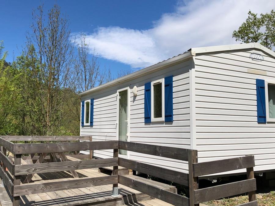 Camping Pas Cher vous présente avec son site Officiel campingpascher.fr, le Camping La Bernede classé 3 étoiles, situé sur la commune de Rennes Les Bains dans le département Aude (Languedoc Roussillon) en France. Le camping La Bernede, vous présente un hébergement de type mobil-home de 27 m² pour 2 personnes. Le camping La Bernede vous propose du sam. 26 septembre au sam. 03 octobre 2026 pour 7 nuits à 510€. Cette location propose 109 dates différentes pour réserver votre séjour. Découvrez également les 3 autres gammes d'hébergements du camping. Les Avis clients pour le Camping La Bernede sont de 7 sur 10. Piscine chauffée, Piscine extérieure, Aire de jeux enfants, Canoë-kayak, Centre équestre, Ping-pong, Pétanque, Randonnée, Bar, Dépôt de pain, Plats à emporter, Restaurant, Supermarché, Épicerie,... En savoir plus : cliquez-ICI.