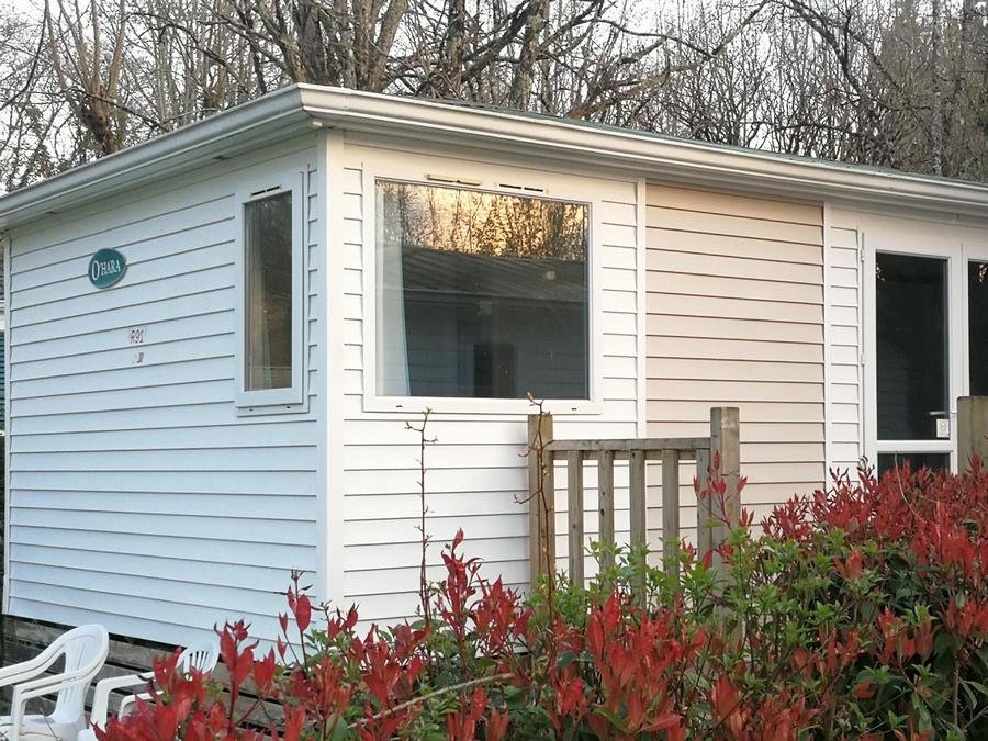 Camping Pas Cher vous présente avec son site Officiel campingpascher.fr, le Camping Domaine Du Lac De Néguenou classé 3 étoiles, situé sur la commune de Prayssas dans le département Lot-et-garonne (Aquitaine) en France. Le camping Domaine Du Lac De Néguenou, vous présente un hébergement de type mobil-home de 43 m² pour 1 personne et télévision. Le camping Domaine Du Lac De Néguenou vous propose du sam. 29 août au sam. 05 septembre 2026 pour 7 nuits à 391€. Cette location propose 99 dates différentes pour réserver votre séjour. Découvrez également les 6 autres gammes d'hébergements du camping. Les Avis clients pour le Camping Domaine Du Lac De Néguenou sont excellents avec une note moyenne de 8 sur 10. Lac, Piscine couverte, Piscine extérieure, Aire de jeux enfants, Baby-foot, Canoë-kayak, Court de tennis, Paddle, Parcours sportif, Ping-pong, Piscine, Pédalo, Pétanque, Structure gonflable enfants, Terrain multisports, Trampoline, Bar, Dépôt de pain, Plats à emporter, Snack/Bar,... En savoir plus : cliquez-ICI.