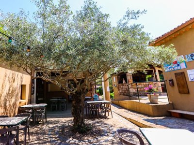 Cliquez pour découvrir toutes les photos de l'ÉTABLISSEMENT ! camping Ushuaïa Village Les Cruses photo 22