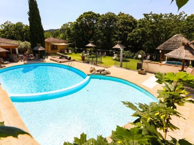 Cliquez pour découvrir toutes les photos de l'ÉTABLISSEMENT ! camping Ushuaïa Village Les Cruses photo 3