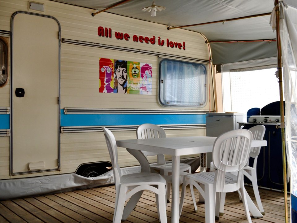 Camping Pas Cher vous présente avec son site Officiel campingpascher.fr, le Camping Principina classé 2 étoiles, situé sur la commune de Principina A Mare dans le département Grosseto (Toscane) en Italie. Le camping Principina vous propose un hébergement de type caravane de 10 m² pour 2 personnes. L'établissement vous propose 5 autres types d'hébergements. Découvrez tous nos séjours à petits prix dans la commune et aux alentours de Principina A Mare du département : Grosseto (Toscane). Les Avis clients pour le Camping Principina sont excellents avec une note moyenne de 8 sur 10. Animations familiales, Club ados, Club enfants, Aire de jeux enfants, Cyclisme, Pétanque, Randonnée, Terrain multisports, Bar, Boulangerie, Bureau de tabac, Restaurant, Station-service, Supermarché, Épicerie,... En savoir plus : cliquez-ICI.