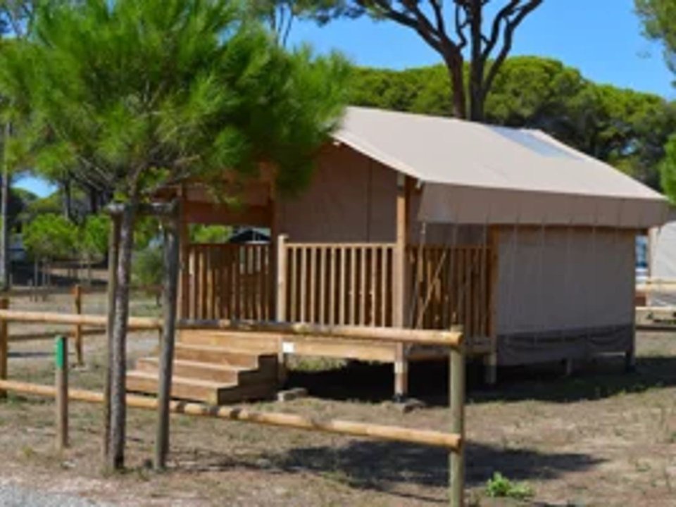 Camping Pas Cher vous présente avec son site Officiel campingpascher.fr, le Camping Principina classé 2 étoiles, situé sur la commune de Principina A Mare dans le département Grosseto (Toscane) en Italie. Le camping Principina vous propose un hébergement de type tente en toile et bois de 15 m². L'établissement vous propose 2 autres types d'hébergements. Découvrez tous nos séjours à petits prix dans la commune et aux alentours de Principina A Mare du département : Grosseto (Toscane). Les Avis clients pour le Camping Principina sont excellents avec une note moyenne de 8 sur 10. Animations familiales, Club ados, Club enfants, Aire de jeux enfants, Cyclisme, Pétanque, Randonnée, Terrain multisports, Bar, Boulangerie, Bureau de tabac, Restaurant, Station-service, Supermarché, Épicerie,... En savoir plus : cliquez-ICI.