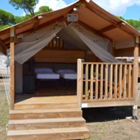 Cliquez pour découvrir toutes les photos de l'HÉBERGEMENT ! tente en toile et bois - Principina photo 2