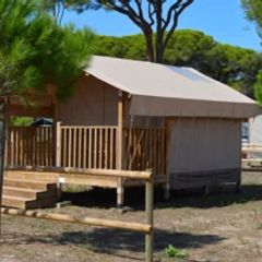 Camping Pas Cher vous présente avec son site Officiel campingpascher.fr, le Camping Principina classé 2 étoiles, situé sur la commune de Principina A Mare dans le département Grosseto (Toscane) en Italie. Le camping Principina vous propose un hébergement de type tente en toile et bois de 15 m². L'établissement vous propose 2 autres types d'hébergements. Découvrez tous nos séjours à petits prix dans la commune et aux alentours de Principina A Mare du département : Grosseto (Toscane). Les Avis clients pour le Camping Principina sont excellents avec une note moyenne de 8 sur 10. Animations familiales, Club ados, Club enfants, Aire de jeux enfants, Cyclisme, Pétanque, Randonnée, Terrain multisports, Bar, Boulangerie, Bureau de tabac, Restaurant, Station-service, Supermarché, Épicerie,... En savoir plus : cliquez-ICI.