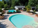Camping Pas Cher vous présente avec son site Officiel campingpascher.fr, le Camping Le Hameau Saint Martial classé 3 étoiles, situé sur la commune de Rieupeyroux dans le département Aveyron (Midi Pyrénées) en France. Le camping Le Hameau Saint Martial, vous présente un hébergement de type chalet de 30 m² pour 2 personnes et télévision. Le camping Le Hameau Saint Martial vous propose du sam. 04 juillet au sam. 11 juillet 2026, en promotion à -5% pour 7 nuits à 629 € au lieu de 667,0 € soit une Économie de 38 €. Cette location propose 3 dates différentes pour réserver votre séjour. Découvrez également les 2 autres gammes d'hébergements du camping. Les Avis clients pour le Camping Le Hameau Saint Martial sont excellents avec une note moyenne de 8 sur 10. LacRivière, Piscine couverte, Piscine extérieure, Animation ados, Animation enfants, Animations familiales, Aire de jeux enfants, Cyclisme, Parcours sportif, Ping-pong, Pétanque, Randonnée, Salle de jeux vidéo, Terrain de badminton, Bar, Boulangerie, Brasserie, Bureau de tabac, Créperie, Dépôt de pain, Pizzeria, Restaurant, Station-service, Supermarché, Épicerie,... En savoir plus : cliquez-ICI.