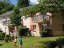 Camping Pas Cher vous présente avec son site Officiel campingpascher.fr, le Village vacances Odalys Référence Le Hameau Du Lac classé 3 étoiles, situé sur la commune de Rignac dans le département Aveyron (Midi Pyrénées) en France. Le village vacances Odalys Référence Le Hameau Du Lac, vous présente un hébergement de type appartement de 34 m² pour 2 personnes et télévision. Le village vacances Odalys Référence Le Hameau Du Lac vous propose du sam. 02 mai au sam. 09 mai 2026 pour 7 nuits à 319€. Cette location propose 24 dates différentes pour réserver votre séjour. Découvrez également les 2 autres gammes d'hébergements du village vacances. Les Avis clients pour le Village vacances Odalys Référence Le Hameau Du Lac sont excellents avec une note moyenne de 8 sur 10. Piscine chauffée, Piscine extérieure, Centre équestre, Court de tennis, Cyclisme, Golf, Randonnée, Boulangerie, Station-service, Supermarché,... En savoir plus : cliquez-ICI.
