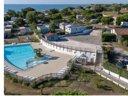 Camping Pas Cher vous présente avec son site Officiel campingpascher.fr, le Camping Le Platin - Redoute classé 3 étoiles, situé sur la commune de Rivedoux Plage dans le département Charente-maritime (Poitou Charentes) en France. Le camping Le Platin - Redoute vous propose un hébergement de type lodge de 22 m² pour 1 personne avec climatisation. L'établissement vous propose 4 autres types d'hébergements. Découvrez tous nos séjours à petits prix dans la commune et aux alentours de Rivedoux Plage du département : Charente-maritime (Poitou Charentes). Les Avis clients pour le Camping Le Platin - Redoute sont excellents avec une note moyenne de 8 sur 10. Mer, Piscine chauffée, Piscine extérieure, Animations familiales, Club enfants, Aire de jeux enfants, Cyclisme, Ping-pong, Planche à voile, Randonnée, Surf, Voile, Bar,... En savoir plus : cliquez-ICI.