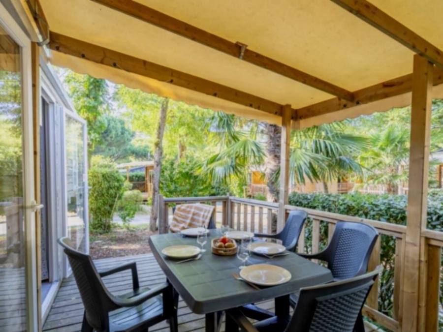 Camping Pas Cher vous présente avec son site Officiel campingpascher.fr, le Camping Ushuaïa Villages Les Fougères classé 4 étoiles, situé sur la commune de Rivedoux Plage dans le département Charente-maritime (Poitou Charentes) en France. Le camping Ushuaïa Villages Les Fougères vous propose un hébergement de type mobil-home de 34 m² avec climatisation (télévision). L'établissement vous propose 12 autres types d'hébergements. Découvrez tous nos séjours à petits prix dans la commune et aux alentours de Rivedoux Plage du département : Charente-maritime (Poitou Charentes). Les Avis clients pour le Camping Ushuaïa Villages Les Fougères sont excellents avec une note moyenne de 8 sur 10. Mer, Piscine chauffée, Piscine extérieure, Aire de jeux enfants, Centre équestre, Court de tennis, Golf, Ping-pong, Pétanque, Terrain de beach-volley, kiteSurf, Boulangerie, Créperie, Restaurant, Supermarché,... En savoir plus : cliquez-ICI.