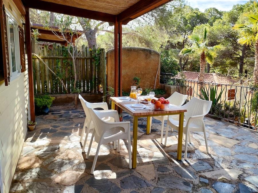 Camping Pas Cher vous présente avec son site Officiel campingpascher.fr, le Camping Playa Bara classé 4 étoiles, situé sur la commune de Roda De Bara dans le département Tarragone (Catalogne) en Espagne. Le camping Playa Bara vous propose un hébergement de type bungalow de 25 m² pour 1 personne avec climatisation. L'établissement vous propose 5 autres types d'hébergements. Découvrez tous nos séjours à petits prix dans la commune et aux alentours de Roda De Bara du département : Tarragone (Catalogne). Les Avis clients pour le Camping Playa Bara sont excellents avec une note moyenne de 8 sur 10. Mer, Piscine couverte, Piscine extérieure, Animations familiales, Club ados, Club enfants, Aire de jeux enfants, Canoë-kayak, Centre équestre, Court de tennis, Cyclisme, Golf, Jet-ski, Ping-pong, Piscine, Planche à voile, Plongée, Pétanque, Salle de fitness, Salle de jeux vidéo, Terrain de badminton, Terrain de football, Terrain de volley-ball, Terrain multisports, Bar, Boulangerie, Dépôt de pain, Pizzeria, Plats à emporter, Snack/Bar, Épicerie,... En savoir plus : cliquez-ICI.