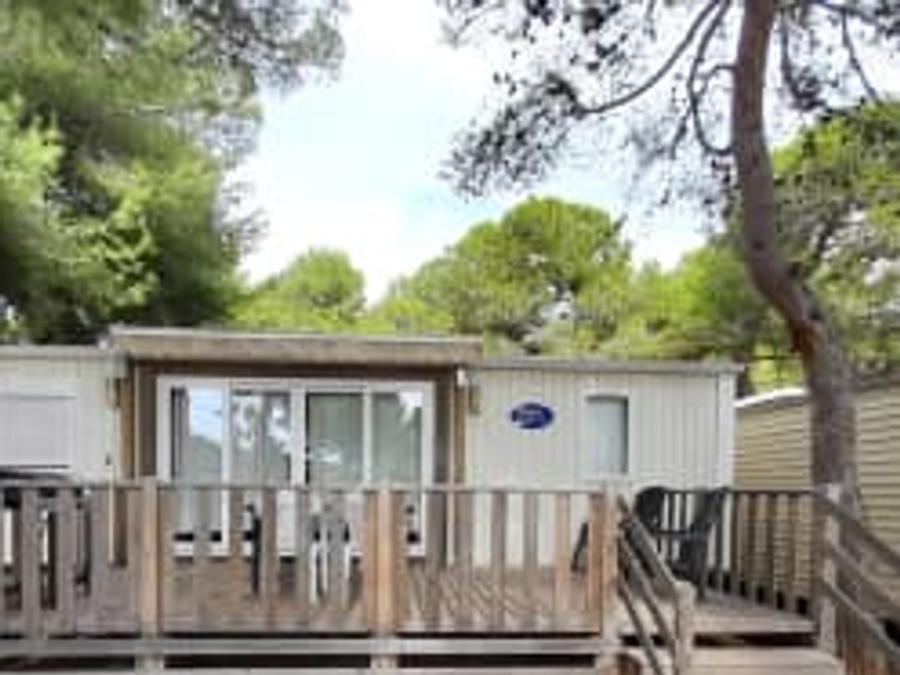 Camping Pas Cher vous présente avec son site Officiel campingpascher.fr, le Camping Playa Bara classé 4 étoiles, situé sur la commune de Roda De Bara dans le département Tarragone (Catalogne) en Espagne. Le camping Playa Bara, vous présente un hébergement de type mobil-home de 40 m² avec climatisation. Le camping Playa Bara vous proposeun séjour PAS CHER avec une REMISEdu mercredi 16 septembre au mercredi 23 septembre 2026, en promotion à -50% pour 7 nuits à 343 € au lieu de 686,0 € soit une Économie de 343 €. Cette location propose 5 dates différentes pour réserver votre séjour. Découvrez également les 4 autres gammes d'hébergements du camping. Les Avis clients pour le Camping Playa Bara sont excellents avec une note moyenne de 8 sur 10. Mer, Piscine couverte, Piscine extérieure, Animations familiales, Club enfants, Aire de jeux enfants, Canoë-kayak, Centre équestre, Court de tennis, Cyclisme, Golf, Jet-ski, Ping-pong, Piscine, Planche à voile, Plongée, Pétanque, Salle de fitness, Salle de jeux vidéo, Terrain de badminton, Terrain de football, Terrain de volley-ball, Terrain multisports, Bar, Restaurant, Snack/Bar, Épicerie,... En savoir plus : cliquez-ICI.