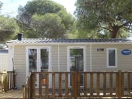 Camping Pas Cher vous présente avec son site Officiel campingpascher.fr, le Camping Playa Bara classé 4 étoiles, situé sur la commune de Roda De Bara dans le département Tarragone (Catalogne) en Espagne. Le camping Playa Bara, vous présente un hébergement de type mobil-home de 24 m² avec climatisation. Le camping Playa Bara vous proposeun séjour PAS CHER avec une REMISEdu sam. 25 avril au sam. 02 mai 2026, en promotion à -50% pour 7 nuits à 241,50 € au lieu de 483,0 € soit une Économie de 241,50 €. Cette location propose 76 dates différentes pour réserver votre séjour. Découvrez également les 3 autres gammes d'hébergements du camping. Les Avis clients pour le Camping Playa Bara sont excellents avec une note moyenne de 8 sur 10. Mer, Piscine couverte, Piscine extérieure, Animations familiales, Club enfants, Aire de jeux enfants, Canoë-kayak, Centre équestre, Court de tennis, Cyclisme, Golf, Jet-ski, Ping-pong, Piscine, Planche à voile, Plongée, Pétanque, Salle de fitness, Salle de jeux vidéo, Terrain de badminton, Terrain de football, Terrain de volley-ball, Terrain multisports, Bar, Restaurant, Snack/Bar, Épicerie,... En savoir plus : cliquez-ICI.