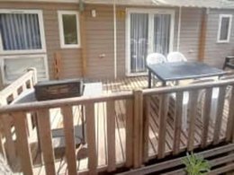 Camping Pas Cher vous présente avec son site Officiel campingpascher.fr, le Camping Playa Bara classé 4 étoiles, situé sur la commune de Roda De Bara dans le département Tarragone (Catalogne) en Espagne. Le camping Playa Bara, vous présente un hébergement de type mobil-home de 27 m² avec climatisation. Le camping Playa Bara vous proposeun séjour PAS CHER avec une REMISEdu sam. 02 mai au sam. 09 mai 2026, en promotion à -50% pour 7 nuits à 266 € au lieu de 532,0 € soit une Économie de 266 €. Cette location propose 61 dates différentes pour réserver votre séjour. Découvrez également les 3 autres gammes d'hébergements du camping. Les Avis clients pour le Camping Playa Bara sont excellents avec une note moyenne de 8 sur 10. Mer, Piscine couverte, Piscine extérieure, Animations familiales, Club enfants, Aire de jeux enfants, Canoë-kayak, Centre équestre, Court de tennis, Cyclisme, Golf, Jet-ski, Ping-pong, Piscine, Planche à voile, Plongée, Pétanque, Salle de fitness, Salle de jeux vidéo, Terrain de badminton, Terrain de football, Terrain de volley-ball, Terrain multisports, Bar, Restaurant, Snack/Bar, Épicerie,... En savoir plus : cliquez-ICI.