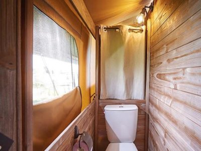 Cliquez pour découvrir toutes les photos de l'HÉBERGEMENT ! tente en toile et bois - Flower Moulin Des Iscles photo 5