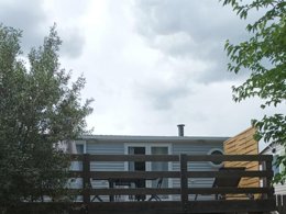 Camping Pas Cher vous présente avec son site Officiel campingpascher.fr, le Camping Flower Moulin Des Iscles classé 3 étoiles, situé sur la commune de Roquebrune Sur Argens dans le département Var (Provence Alpes Côte D'azur) en France. Le camping Flower Moulin Des Iscles, vous présente un hébergement de type mobil-home de 28 m² pour 4 personnes avec climatisation et télévision. Le camping Flower Moulin Des Iscles vous proposeun séjour PAS CHER avec une REMISEdu mardi 26 mai au mardi 02 juin 2026, en promotion à -41% pour 7 nuits à 379 € au lieu de 651,0 € soit une Économie de 272 €. Cette location propose 150 dates différentes pour réserver votre séjour. Découvrez également les 13 autres gammes d'hébergements du camping. Les Avis clients pour le Camping Flower Moulin Des Iscles sont excellents avec une note moyenne de 8 sur 10. LacMerRivière, Piscine chauffée, Piscine extérieure, Animations familiales, Aire de jeux enfants, Baby-foot, Canoë-kayak, Centre équestre, Court de padel en extérieur, Court de tennis, Golf, Ping-pong, Piscine, Pétanque, Randonnée, Terrain de beach-volley, Bar, Bureau de tabac, Dépôt de pain, Plats à emporter, Restaurant, Snack/Bar, Supermarché, Épicerie,... En savoir plus : cliquez-ICI.