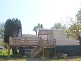 Camping Pas Cher vous présente avec son site Officiel campingpascher.fr, le Camping Flower Moulin Des Iscles classé 3 étoiles, situé sur la commune de Roquebrune Sur Argens dans le département Var (Provence Alpes Côte D'azur) en France. Le camping Flower Moulin Des Iscles, vous présente un hébergement de type mobil-home de 24 m² pour 4 personnes avec climatisation et télévision. Le camping Flower Moulin Des Iscles vous propose du mardi 26 mai au mardi 02 juin 2026, en promotion à -19% pour 7 nuits à 379 € au lieu de 469,0 € soit une Économie de 90 €. Cette location propose 150 dates différentes pour réserver votre séjour. Découvrez également les 13 autres gammes d'hébergements du camping. Les Avis clients pour le Camping Flower Moulin Des Iscles sont excellents avec une note moyenne de 8 sur 10. LacMerRivière, Piscine chauffée, Piscine extérieure, Animations familiales, Aire de jeux enfants, Baby-foot, Canoë-kayak, Centre équestre, Court de padel en extérieur, Court de tennis, Golf, Ping-pong, Piscine, Pétanque, Randonnée, Terrain de beach-volley, Bar, Bureau de tabac, Dépôt de pain, Plats à emporter, Restaurant, Snack/Bar, Supermarché, Épicerie,... En savoir plus : cliquez-ICI.