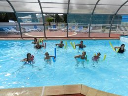 Camping Pas Cher vous présente avec son site Officiel campingpascher.fr, le Camping Le Rivage classé 4 étoiles, situé sur la commune de Quettehou dans le département Manche (Basse Normandie) en France. Le camping Le Rivage, vous présente un hébergement de type tente. Le camping Le Rivage vous propose du vendredi 15 mai au vendredi 22 mai 2026, en promotion à -10% pour 7 nuits à 220,50 € au lieu de 245,0 € soit une Économie de 24,50 €. Cette location propose 101 dates différentes pour réserver votre séjour. Découvrez également les 14 autres gammes d'hébergements du camping. Les Avis clients pour le Camping Le Rivage sont excellents avec une note moyenne de 8 sur 10. Piscine chauffée, Piscine couverte, Club enfants, Aire de jeux enfants, Pétanque, Structure gonflable enfants, Terrain multisports, Trampoline, Dépôt de pain, Plats à emporter, Snack/Bar, Épicerie,... En savoir plus : cliquez-ICI.