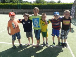 Camping Pas Cher vous présente avec son site Officiel campingpascher.fr, le Camping Le Rivage classé 4 étoiles, situé sur la commune de Quettehou dans le département Manche (Basse Normandie) en France. Le camping Le Rivage, vous présente un hébergement de type mobil-home de 16 m² et télévision. Le camping Le Rivage vous propose du dimanche 05 avril au dimanche 12 avril 2026, en promotion à -10% pour 7 nuits à 273,86 € au lieu de 304,29 € soit une Économie de 30,43 €. Cette location propose 109 dates différentes pour réserver votre séjour. Découvrez également les 14 autres gammes d'hébergements du camping. Les Avis clients pour le Camping Le Rivage sont excellents avec une note moyenne de 8 sur 10. Piscine chauffée, Piscine couverte, Club enfants, Aire de jeux enfants, Pétanque, Structure gonflable enfants, Terrain multisports, Trampoline, Dépôt de pain, Plats à emporter, Snack/Bar, Épicerie,... En savoir plus : cliquez-ICI.