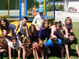 Camping Pas Cher vous présente avec son site Officiel campingpascher.fr, le Camping Le Rivage classé 4 étoiles, situé sur la commune de Quettehou dans le département Manche (Basse Normandie) en France. Le camping Le Rivage, vous présente un hébergement de type mobil-home de 32 m² et télévision. Le camping Le Rivage vous propose du mercredi 08 avril au mercredi 15 avril 2026, en promotion à -10% pour 7 nuits à 344,57 € au lieu de 382,86 € soit une Économie de 38,29 €. Cette location propose 109 dates différentes pour réserver votre séjour. Découvrez également les 14 autres gammes d'hébergements du camping. Les Avis clients pour le Camping Le Rivage sont excellents avec une note moyenne de 8 sur 10. Piscine chauffée, Piscine couverte, Club enfants, Aire de jeux enfants, Pétanque, Structure gonflable enfants, Terrain multisports, Trampoline, Dépôt de pain, Plats à emporter, Snack/Bar, Épicerie,... En savoir plus : cliquez-ICI.